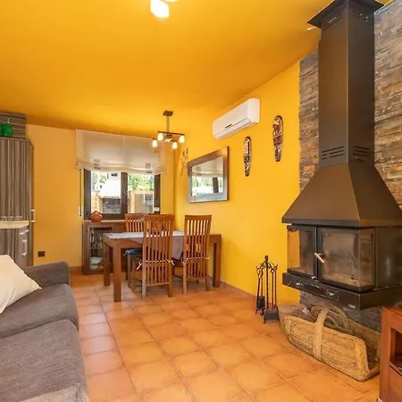 Wonderful House With A Garden Σπίτι διακοπών *