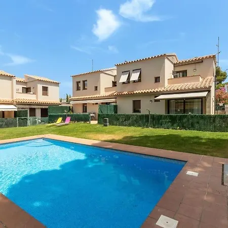 Wonderful House With A Garden Holiday home *